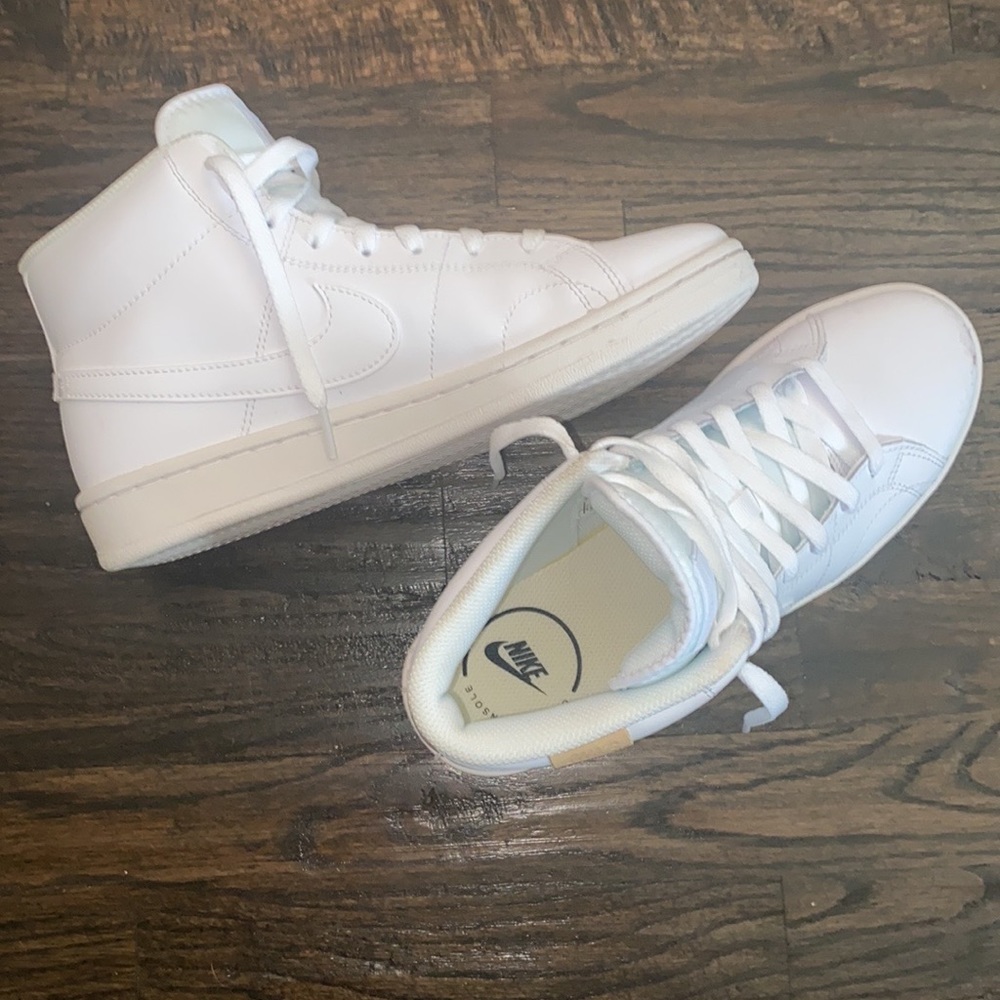 TRIPLE WHITE NIKE BLAZER MID 77